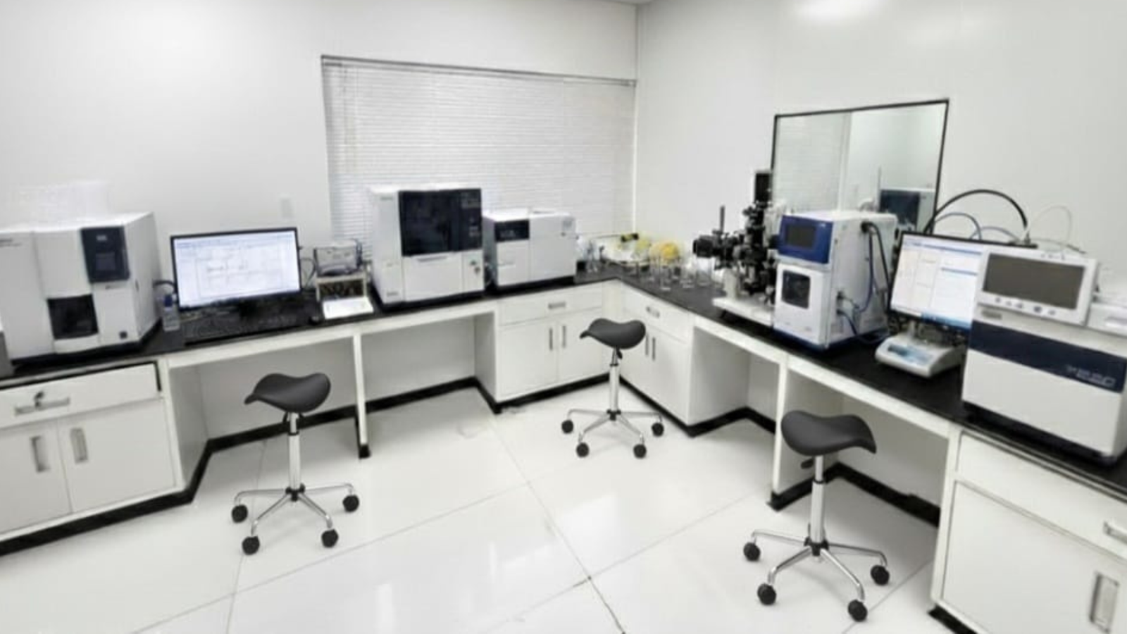 Advanced Fume Hood Systems